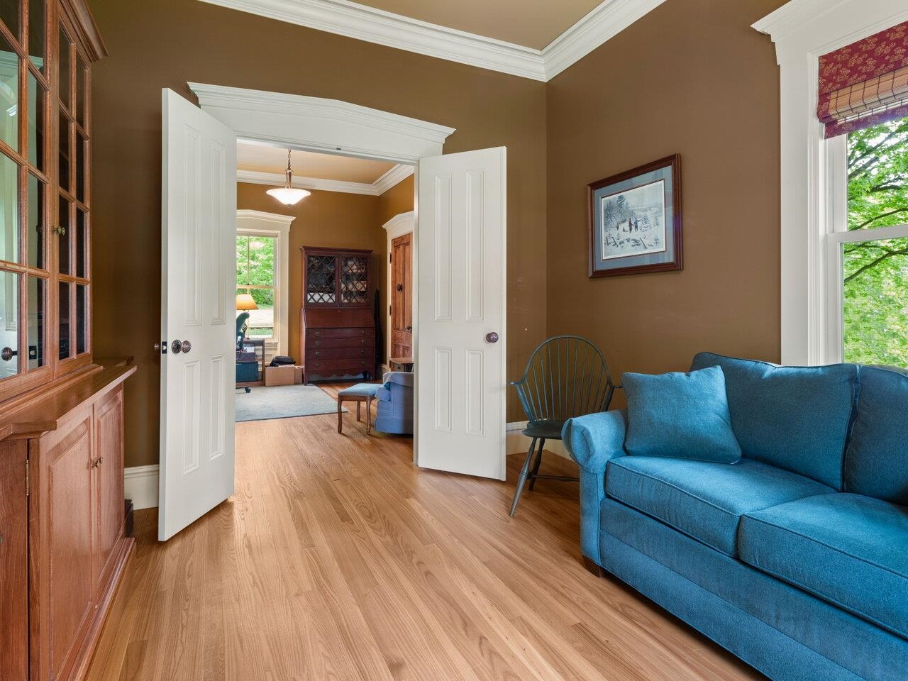 Spacious family rm off hallway