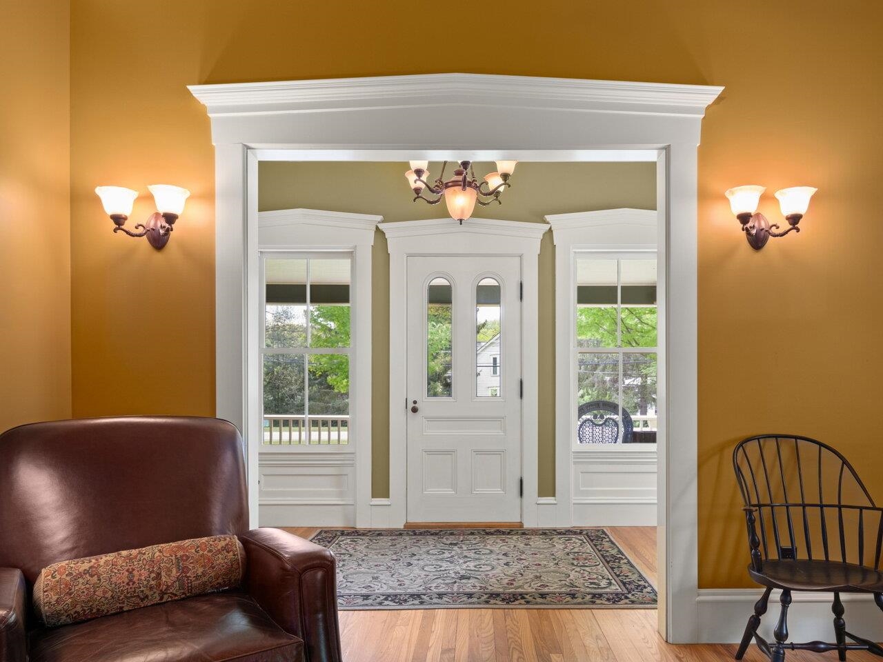 Decorative moulding throughout