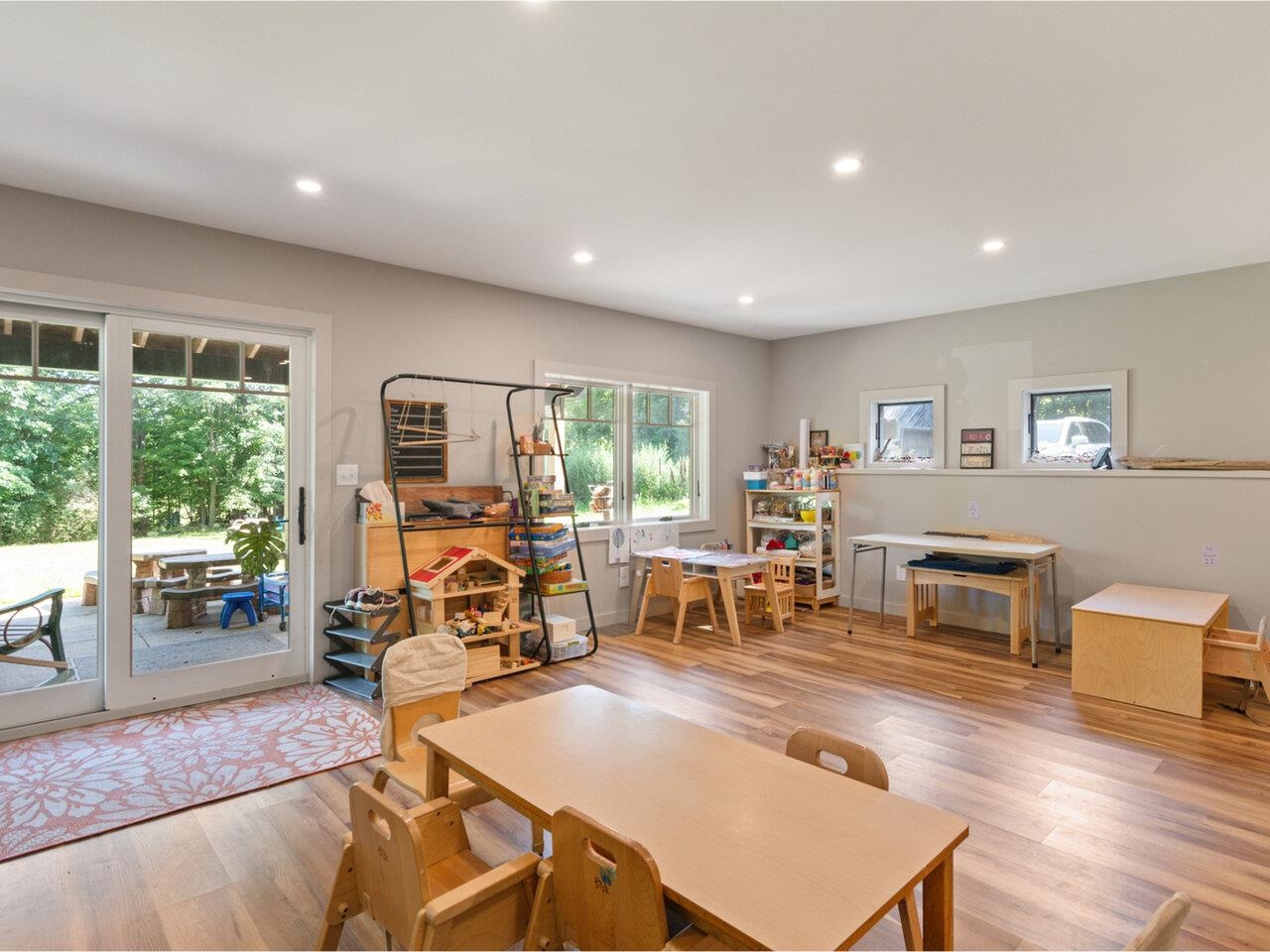 Dining space in 2nd kitchen