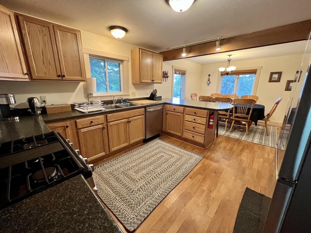 Kitchen with Breakfast Bar