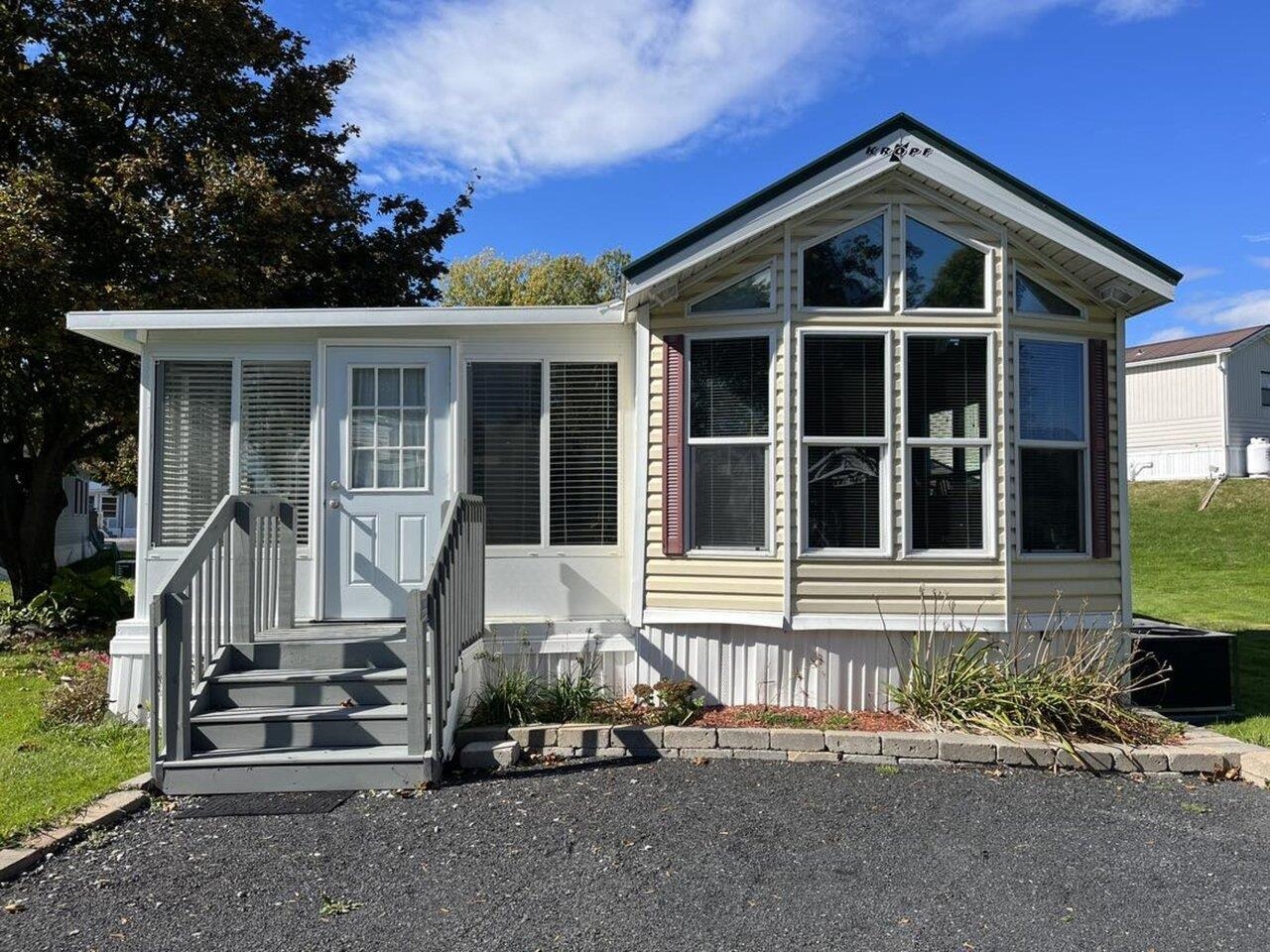 Well-kept seasonal cottage!