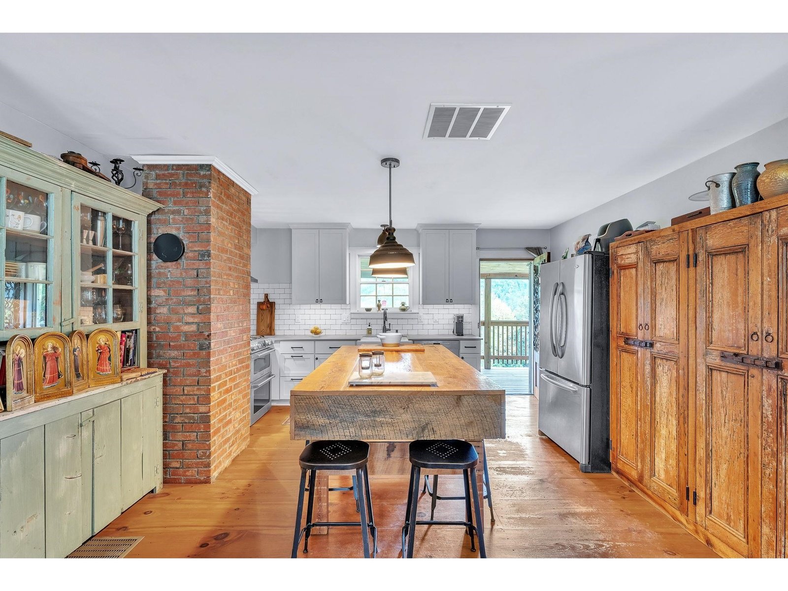 Stunning Updated Kitchen