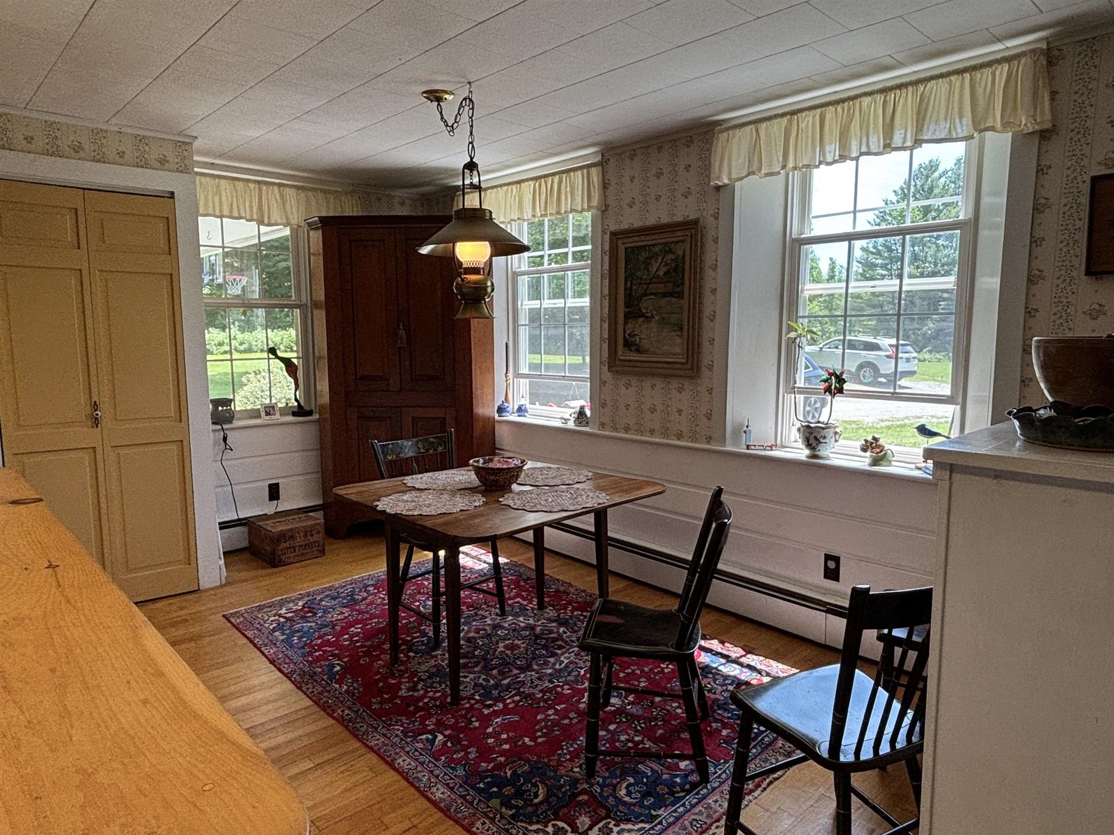 Kitchen Eating Area