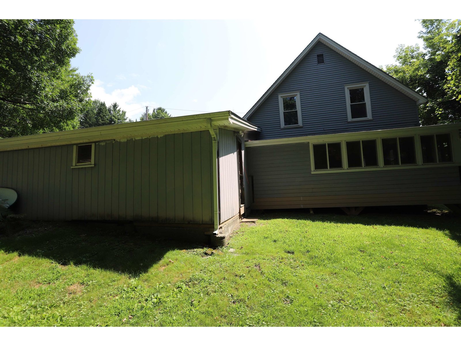 Side Yard w/Canopy