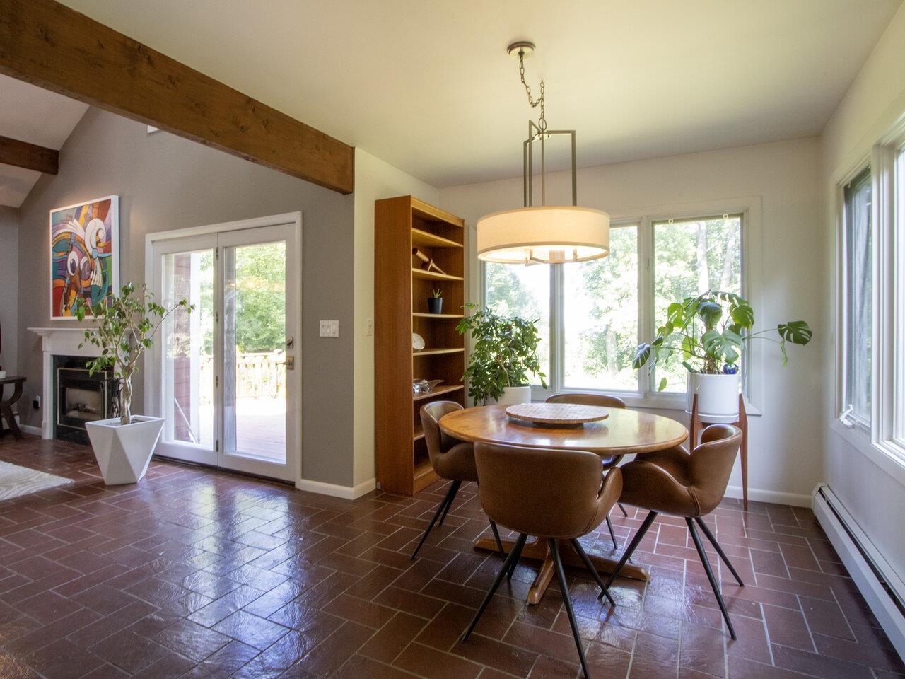 Secondary dining area