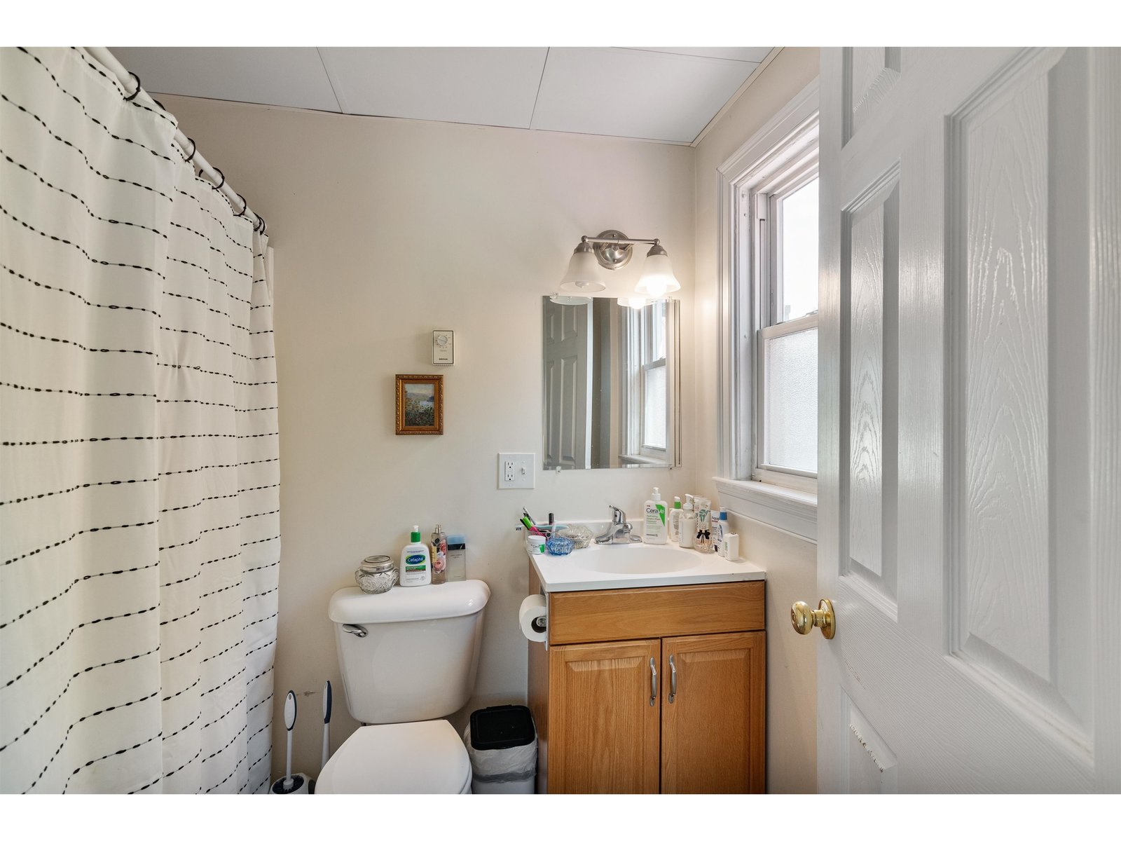 7 Fletcher Unit 3: Full Bathroom