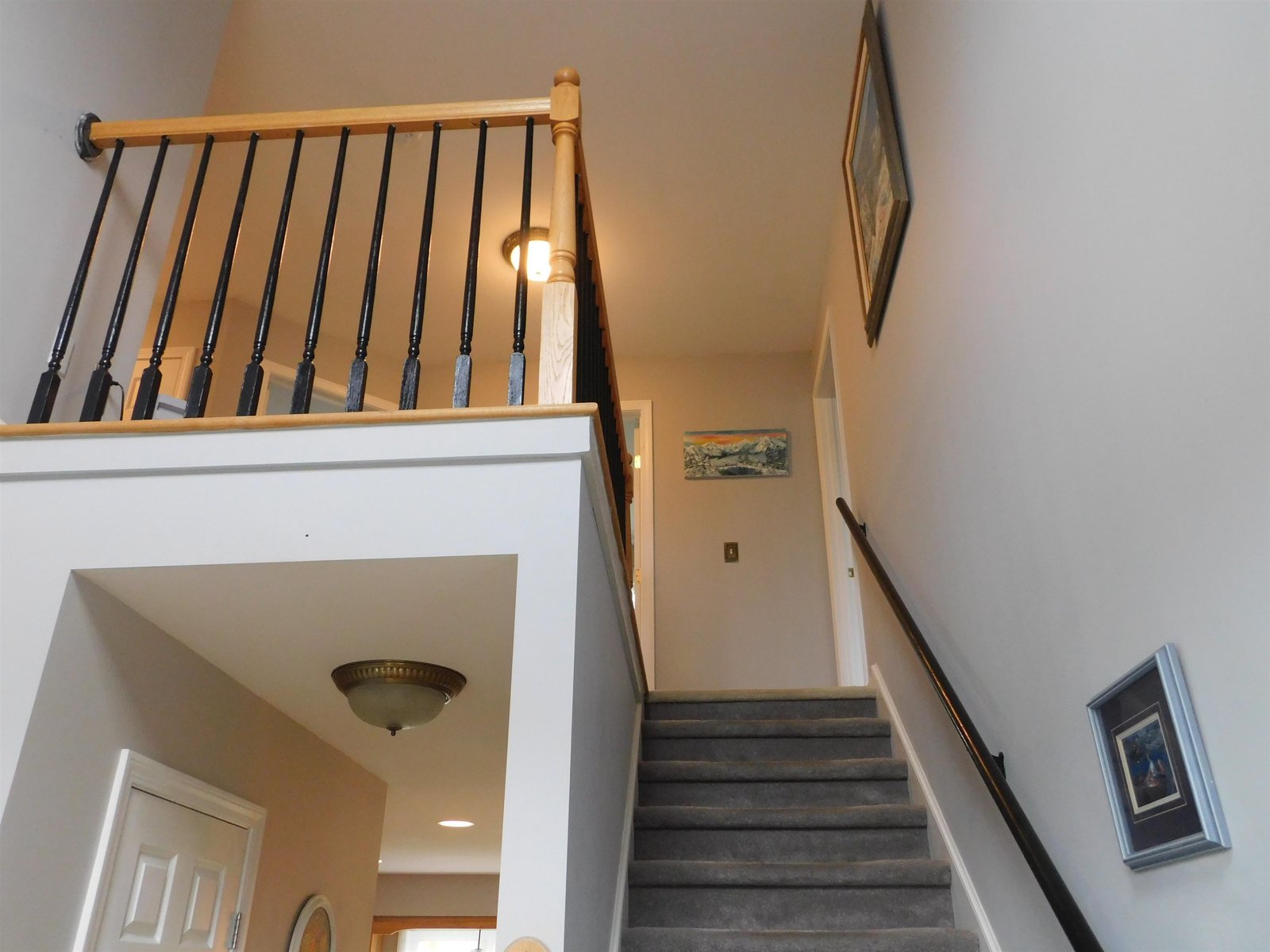 Alternative perspective of the open foyer with display shelf.