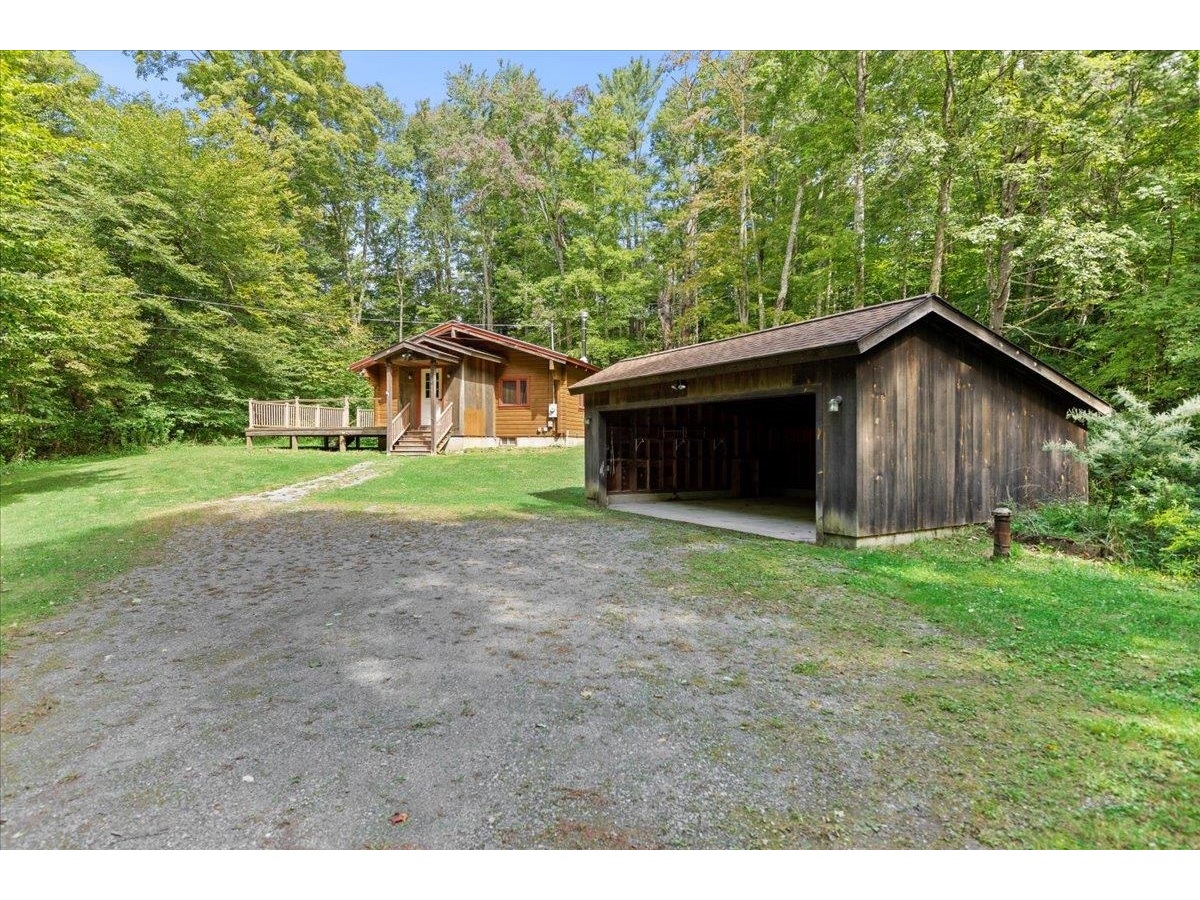 Garage in proximity to the house