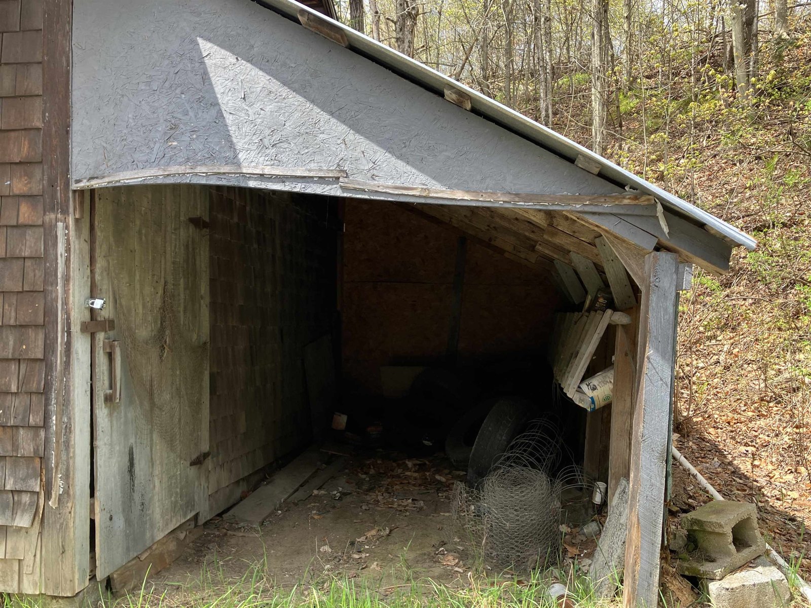 2 Door outbuilding/old garage