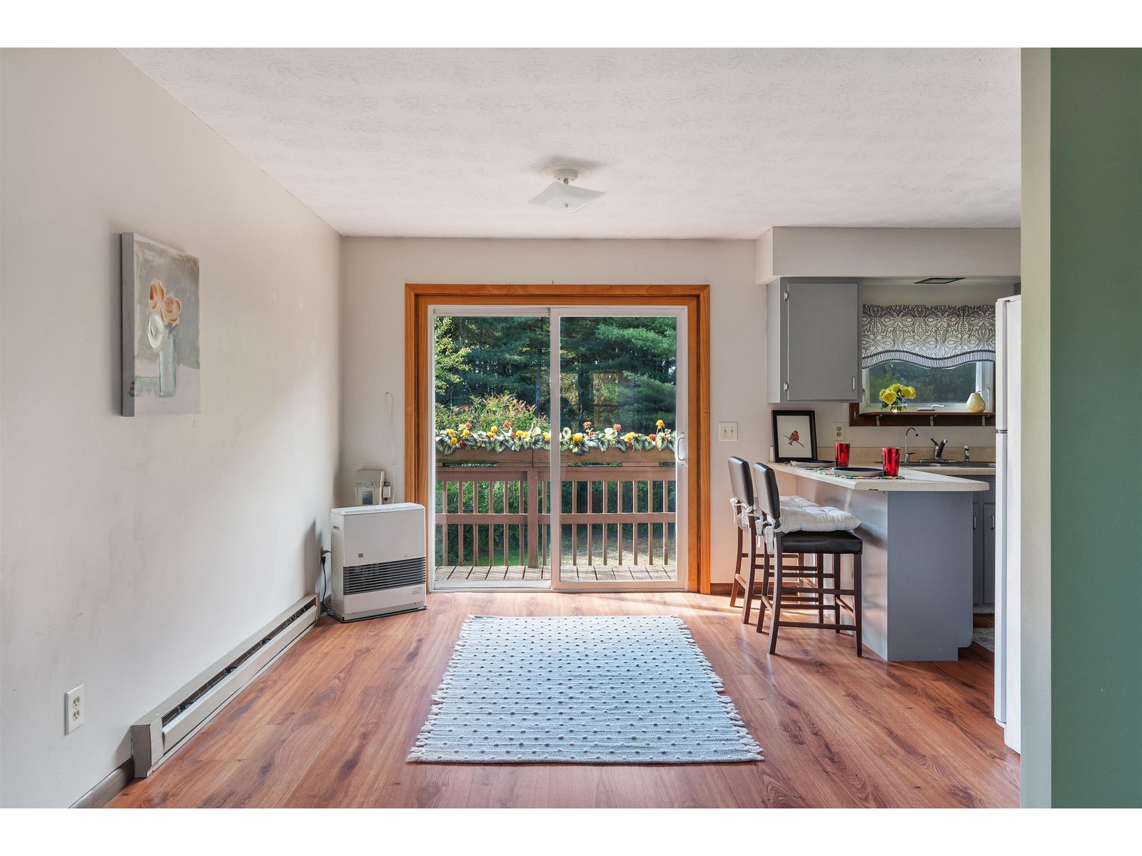 good sized dining area