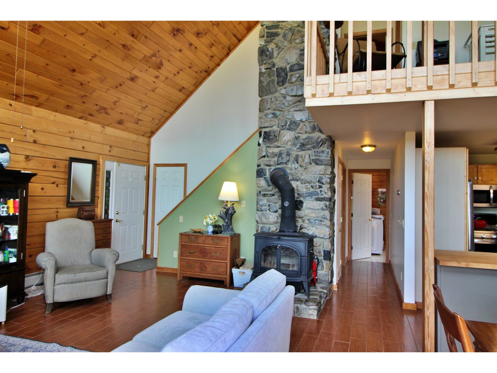 Back deck and fenced-in yard