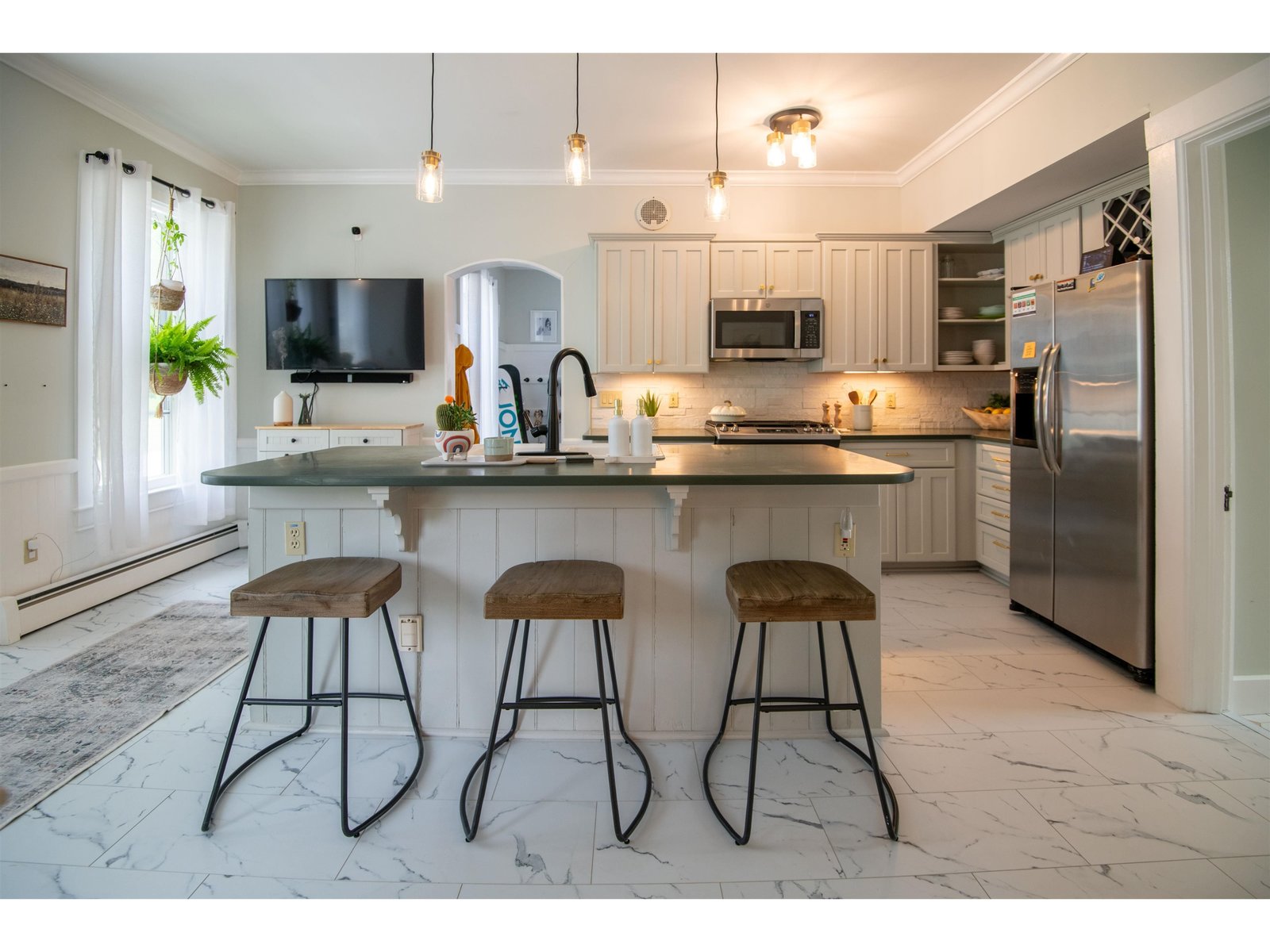 Large country style kitchen