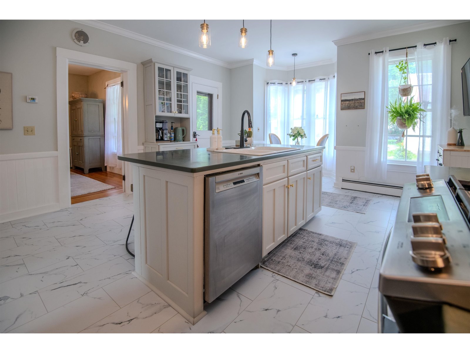 Light and Bright Kitchen