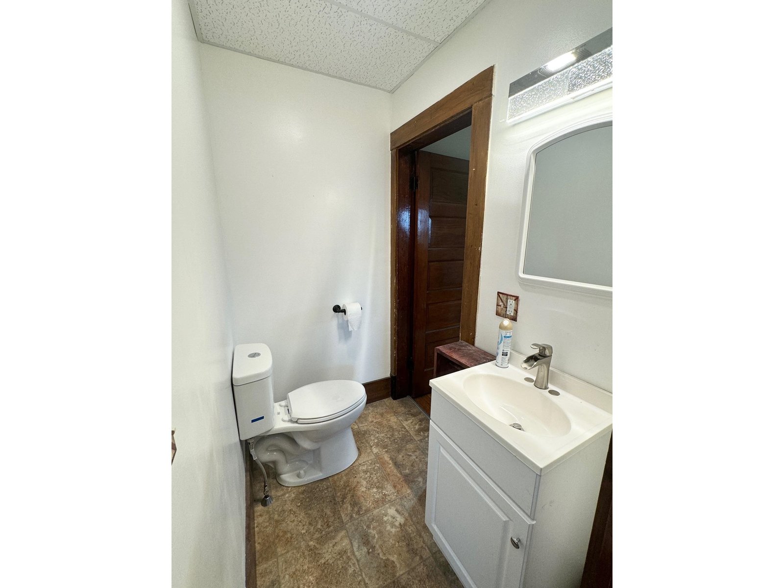 1/2 Bathroom