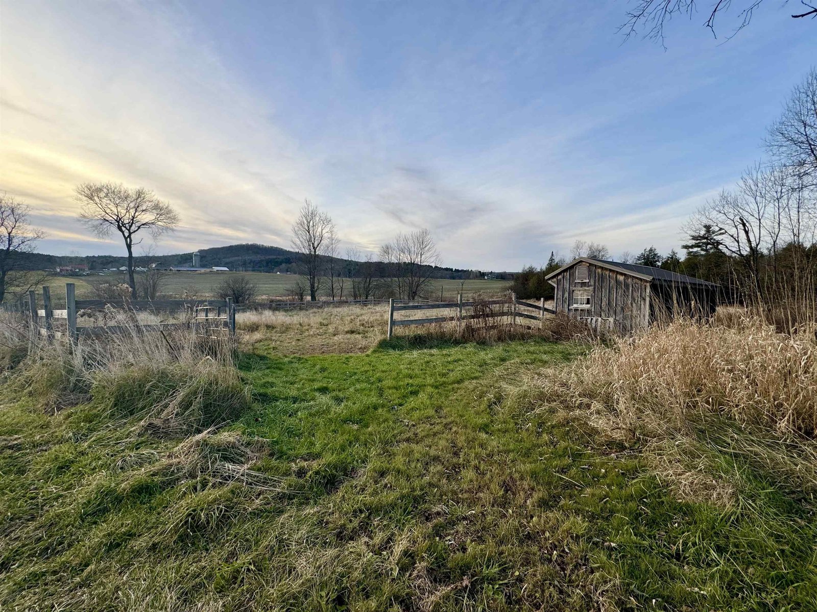 Pasture with 1 stall barn