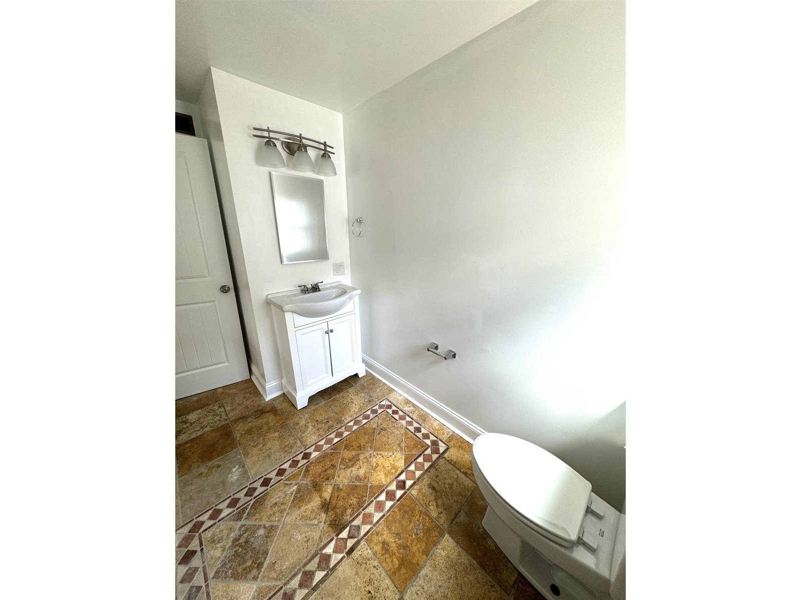 1st Floor Bathroom & Laundry