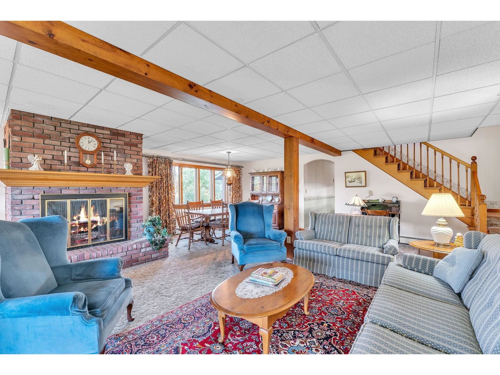 Post and beam living room