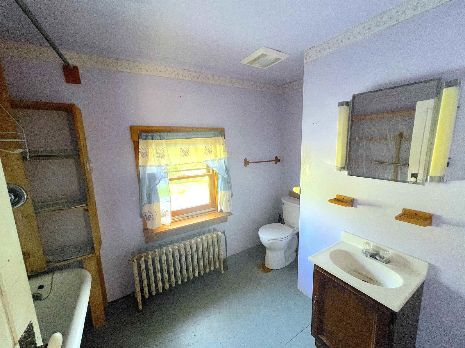 2nd Floor Bathroom