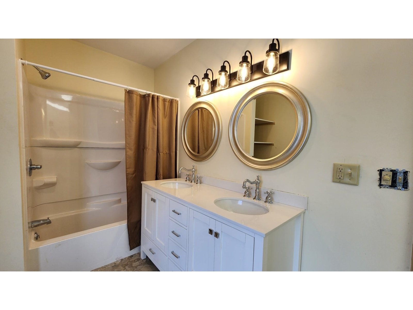 Large upstairs bathroom with laundry