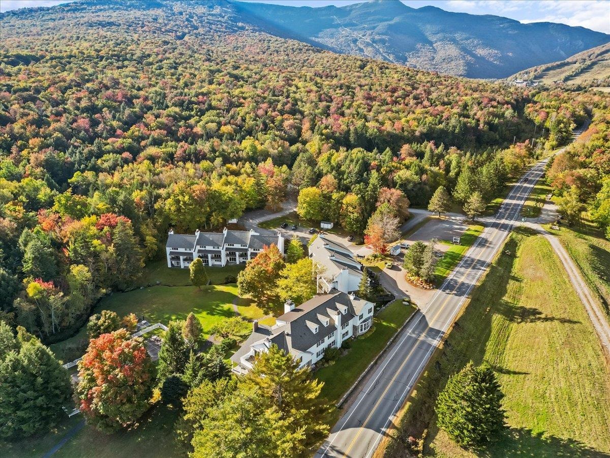 6047 Mountain Road, Stowe